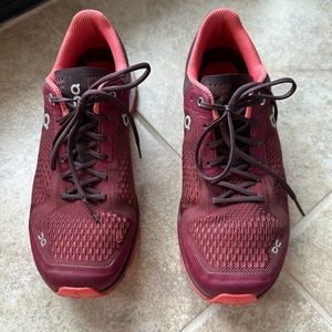 On Cloudswift. Size 8. Red. Excellent used. Barley worn.